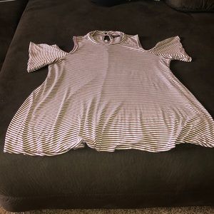 🌟🌟🌟BOBEAU BRAND COLD SHOULDER FLOWY STRIPED SHIRT